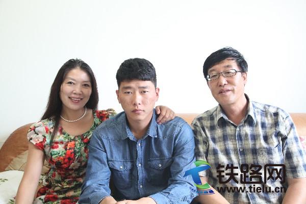 图为曹兰索一家.jpg