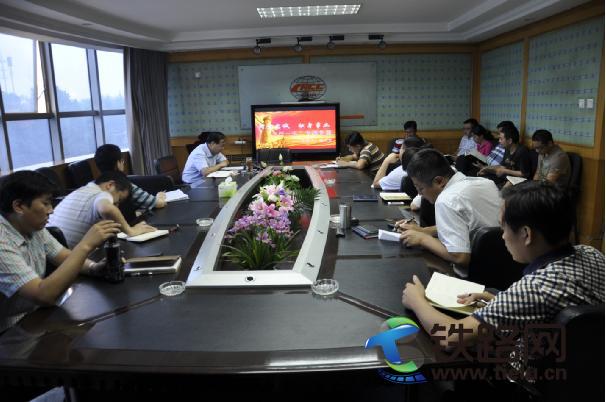 大都公司总经理兼党委副书记宋正文给机关全体党员讲“三严三实”专题党课  （王莉莉摄影）.jpg