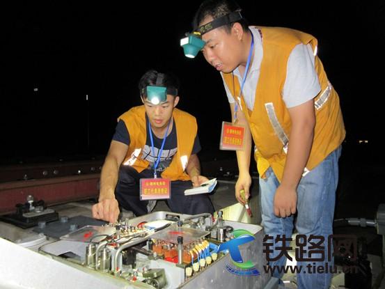柳州电务段贺州高铁信号车间推出多项举措确保安全生产368.jpg