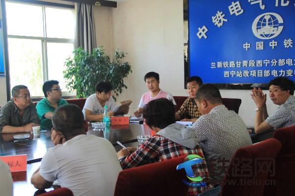 图为：唱标人开始唱标.JPG