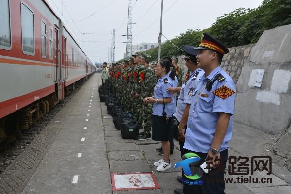 南阳车务段平顶山西站新兵运输圆满结束