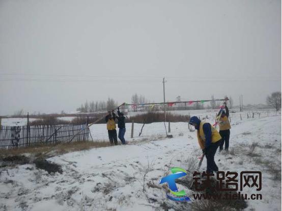 安装限高架现场.jpg