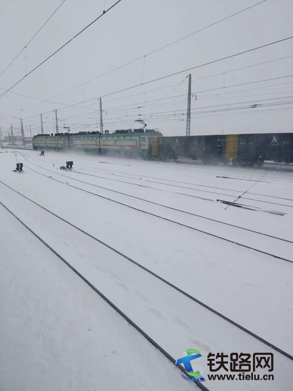 雨雪天气行车_副本.jpg