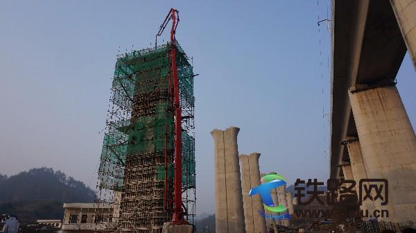 桥墩浇筑施工.JPG