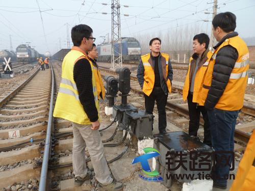 <a href=http://www.tielu.cn/zhongtiedianqihuaju/ target=_blank class=infotextkey></a>˾һζγһеԱռָӰ.jpg