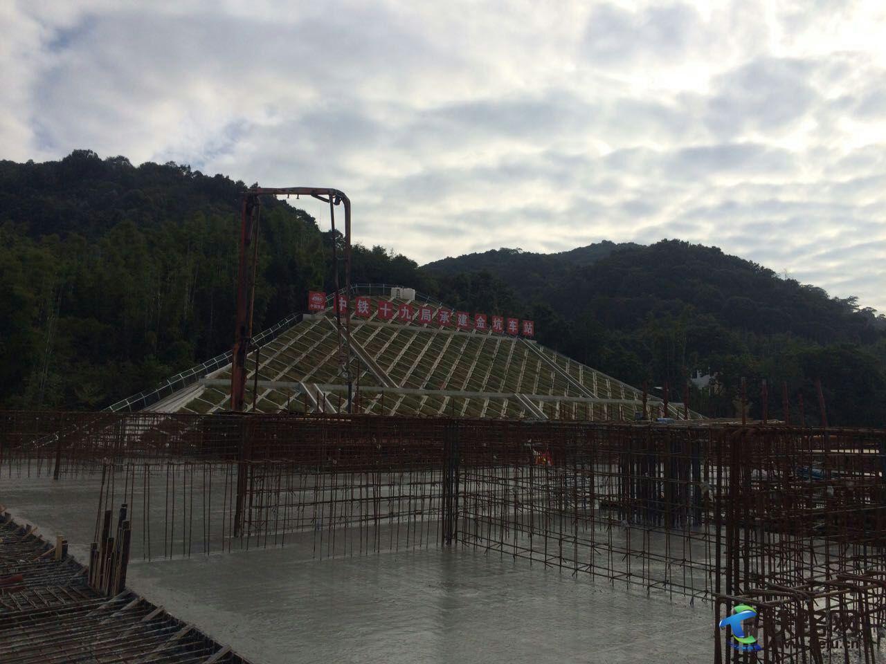 图为：金坑车站混凝土浇灌完成一角.jpg