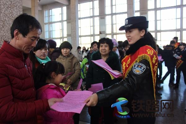 ͷ·ͷվɳ񾯷<a href=http://www.tielu.cn/chunyun/ target=_blank class=infotextkey></a>ȫ.JPG