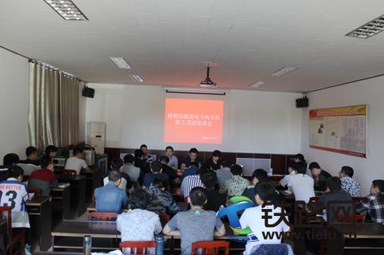 座谈会现场 （葛利全摄）.jpg