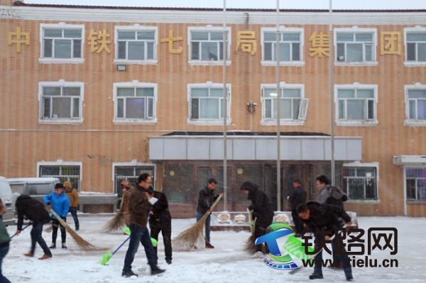 web2016年哈尔滨第一场雪.jpg