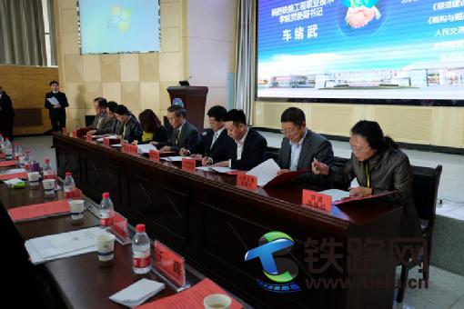 建设任务书签字仪式.jpg