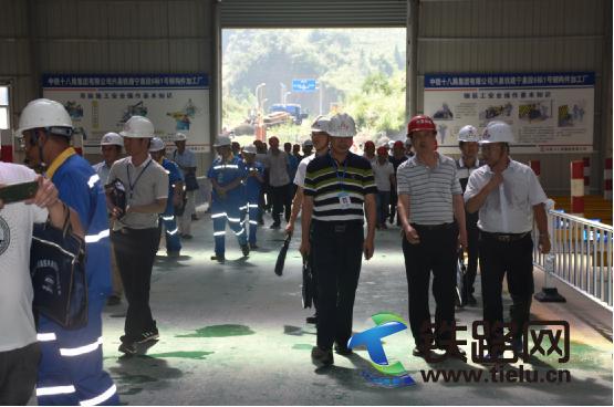 泉州指挥部陈聪指挥长率队参观1号钢构件加工厂.jpg