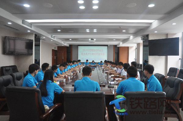 新生座谈会.jpg