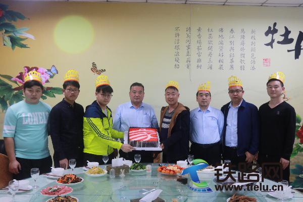 中铁七局一公司郑州航空港项目部“再唱生日歌”.jpg