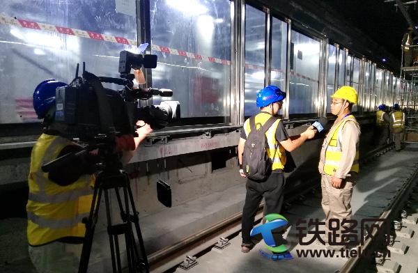 厦门电视台对中铁七局电务公司厦门地铁项目施工现场进行采访报道.jpg