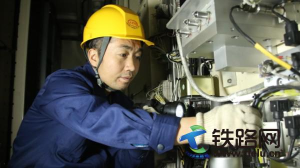 安康机务段扎实推进“三保三增”攻坚战.JPG