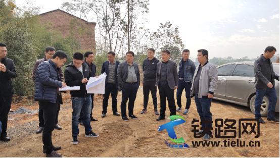 冷水滩掀起铁路沿线安全环境整治高潮