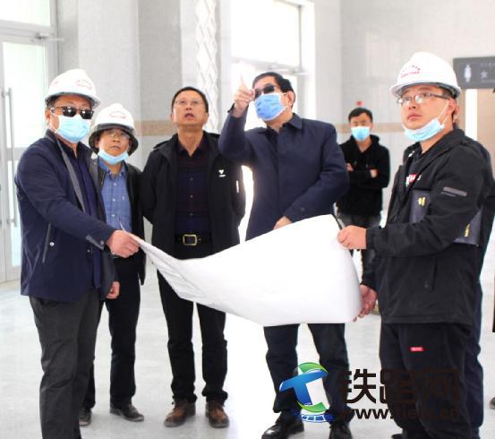 中国铁路青藏集团有限公司党委书记董事长王奭到格库铁