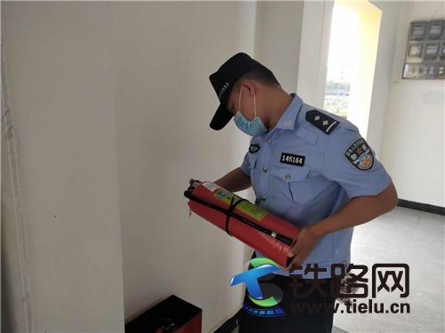 万年铁警消防检查.jpg