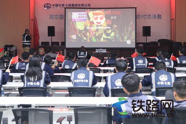和谐歌声唱响幸福项目部.jpg