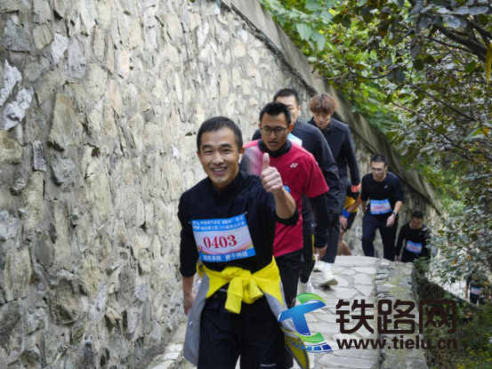 1761534679499780.png 中铁电气化局第二十六届登山比赛圆满举办248.png
