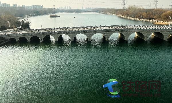 1769949392108590.jpg 高铁窗外拱桥美2600.jpg