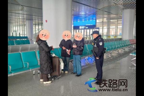 春运归途中的暖心守护:民警快速 找回离家少女