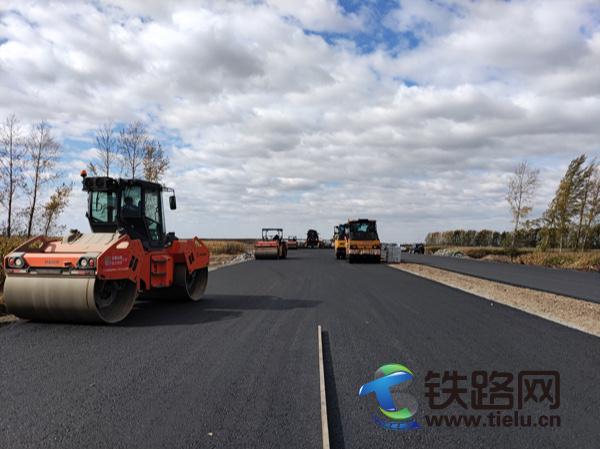 绥大高速公路第二合同段a3工区盯节点保重点全力以赴抢工期