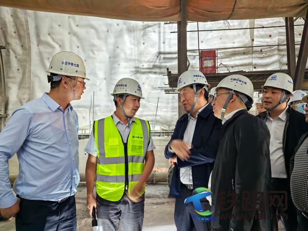 师建军在现场检查调研.jpg