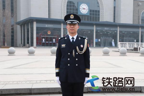 “疫”线坚守警察蓝 勇挑重担显担当 记延安站派出所