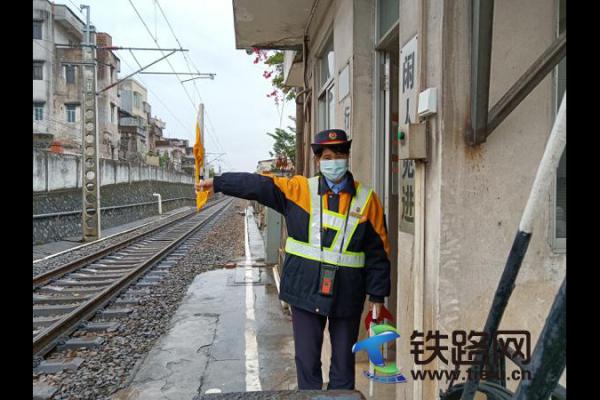 �¾�ƽ�����������Ƿܶ�������������