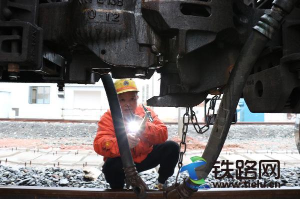 �ϲ��ϳ����Σ�Ϊ��������硱��úר�аѺð�ȫ��