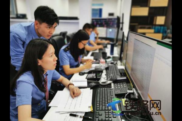 ��һС�����ڼ䣬���﹤�����һȺĻ����ص���