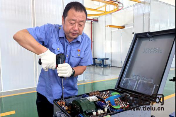 胡武山:用心育人强堡垒